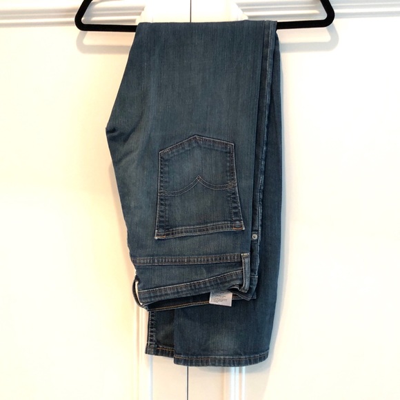 Levi's Other - 🎩 LEVI’s Blue Jeans 32x32 🎩